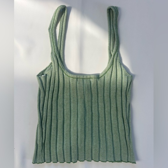 Green Ribbed Button-Up Crop! 🦎 - Picture 3 of 4